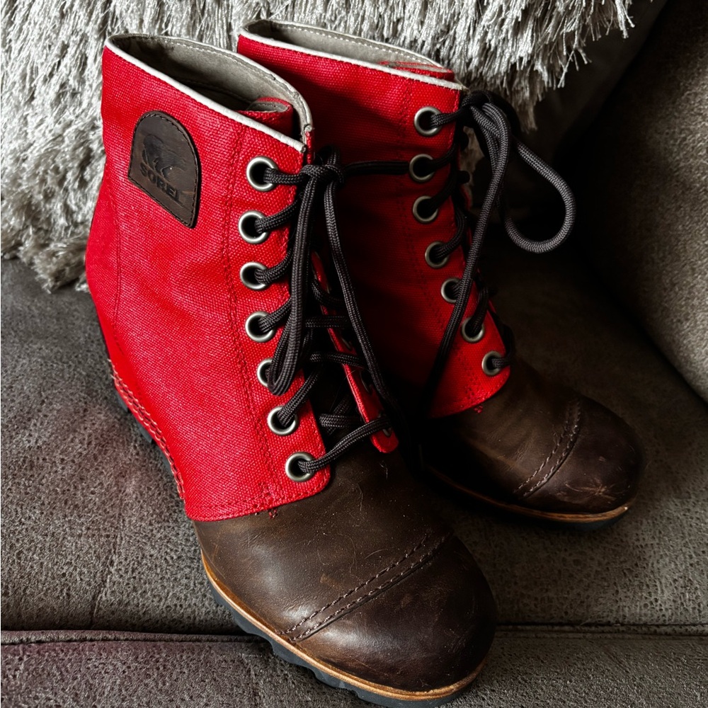 Sorel Red and Brown Lace-Up Boots